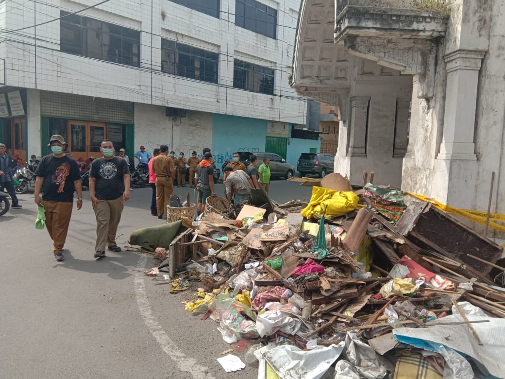 Usai Pengambilalihan, Pemko Medan Bersihkan Gedung Warenhuis